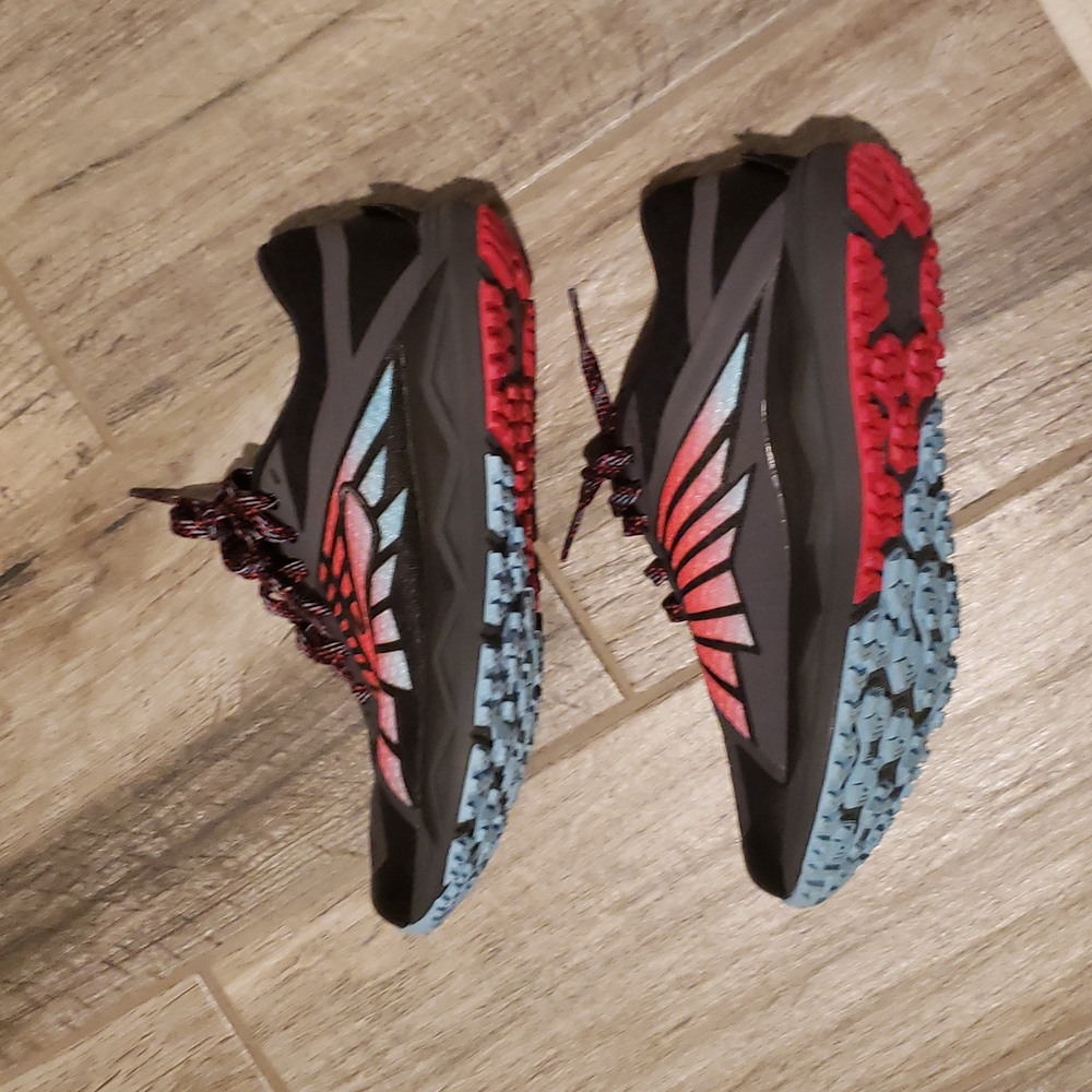 Like new Brooks energize sneakers - Picture 3 of 7